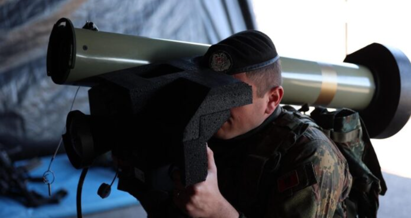 Shqipëria pajiset me raketa antitank “Javelin” nga Amerika