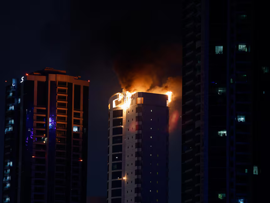 Irani sulmon bazat amerikane në Dubai, goditen edhe zona civile (VIDEO)