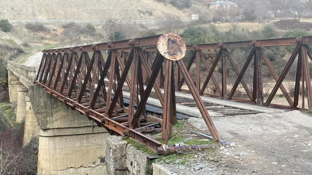 Tragjedi në Gjakova: Një grua bie nga Ura e Moglicës dhe humb jetën